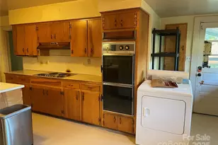 318 Academy St, Canton, NC 28716 - Photo 14