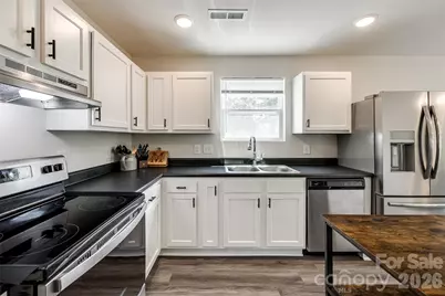 415 Kickapoo Avenue, Gastonia, NC 28056 - Photo 2