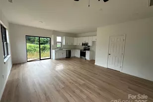 804 3rd St Pl SW, Hickory, NC 28602 - Photo 2