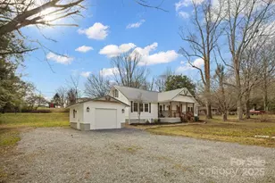 227 Ashmore Ave, Hendersonville, NC 28791 - Photo 2