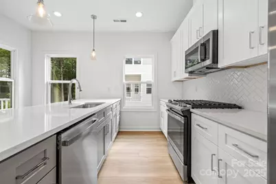 3920 Hager Drive, Charlotte, NC 28208 - Photo 4