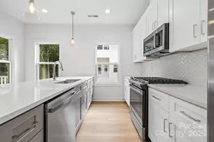 3920 Hager Dr, Charlotte, NC 28208 - Photo 4