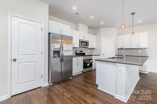 2055 Sadler Woods Ln, Charlotte, NC 28214 - Photo 4