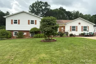 1895 Sandy Cir, Newton, NC 28658 - Photo 2