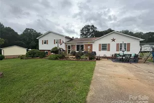 1895 Sandy Cir, Newton, NC 28658 - Photo 4