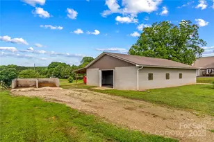 296 Hicks Creek Rd, Troutman, NC 28166 - Photo 32