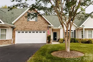 47 Victoria Park Dr, Hendersonville, NC 28792 - Photo 1