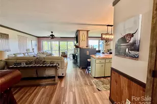 367 Skyleaf Dr, Sugar Mountain, NC 28604 - Photo 2