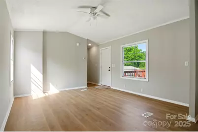 1016 S D Avenue, Maiden, NC 28650 - Photo 4