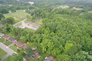 9163 Trinity Rd, Charlotte, NC 28216 - Photo 4