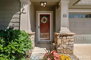 10 Gray Wolf Ln, Hendersonville, NC 28792 - Photo 1