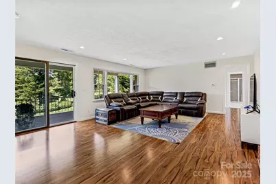 410 Golf View Condo Lane #2D, Hendersonville, NC 28739 - Photo 2