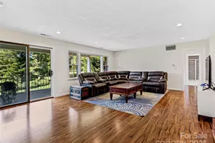 410 Golf View Condo Ln, Hendersonville, NC 28739 - Photo 2