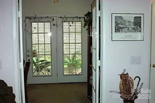 4492 Antelope Ln, Charlotte, NC 28269 - Photo 6