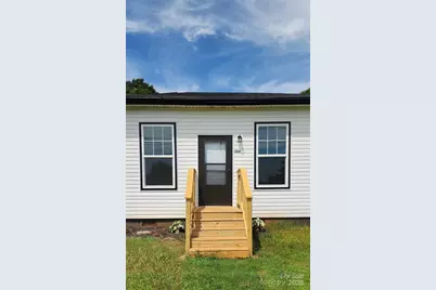 306 E Ratchford Avenue, Gastonia, NC 28054 - Photo 2