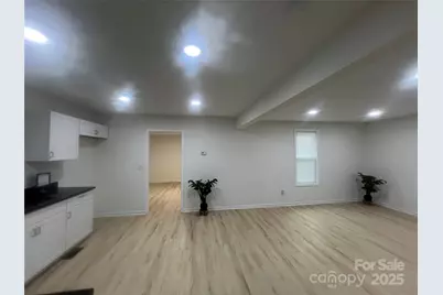 39 E White Street, Chester, SC 29706 - Photo 2