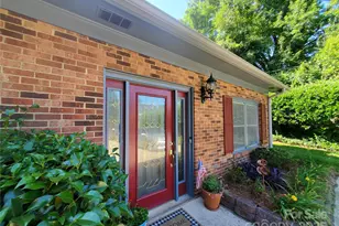 2104 Farmbrook Dr, Statesville, NC 28625 - Photo 2