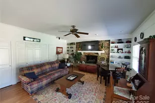 2104 Farmbrook Dr, Statesville, NC 28625 - Photo 8