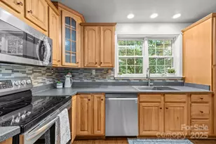 2 Enka Orchard St, Candler, NC 28715 - Photo 10