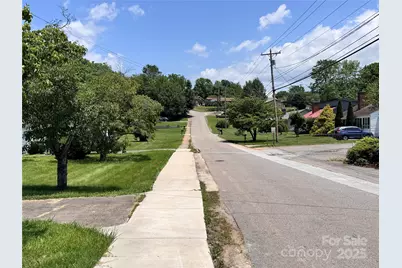 130 N 1st Street, Franklin, NC 28734 - Photo 14