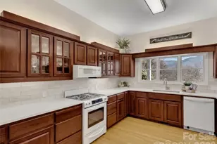 28 Mountain Breeze Dr, Maggie Valley, NC 28751 - Photo 14