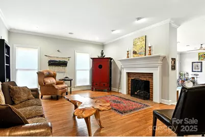 1009 13th Avenue Place NW, Hickory, NC 28601 - Photo 8