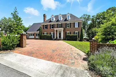 1009 13th Avenue Place NW, Hickory, NC 28601 - Photo 1