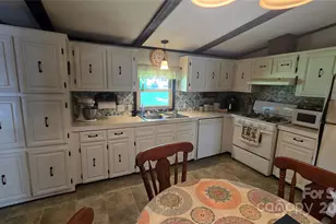 5832 Thompson Rd, Charlotte, NC 28216 - Photo 22