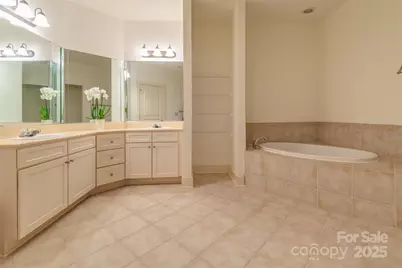 9 Kenilworth Knolls #211, Asheville, NC 28805 - Photo 14