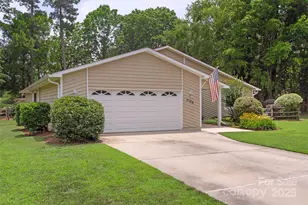 7164 Moss Point Dr, Charlotte, NC 28277 - Photo 2
