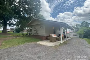 1107 Crestfield Dr, Lancaster, SC 29720 - Photo 2