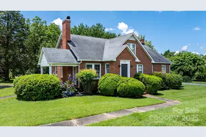 1520 21st Avenue NE, Hickory, NC 28601 - Photo 1