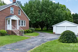 1520 21st Ave NE, Hickory, NC 28601 - Photo 4