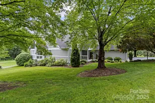 104 Overlook Dr, Flat Rock, NC 28731 - Photo 2