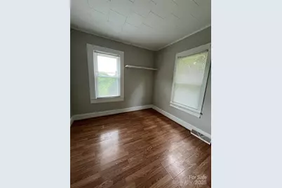 628 Main Street S, Jonesville, NC 29353 - Photo 8