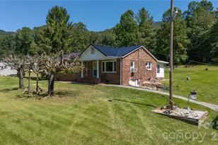 1424 Bear Creek Rd, Bakersville, NC 28705 - Photo 2