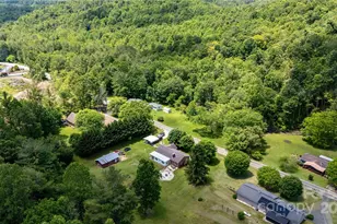 1424 Bear Creek Rd, Bakersville, NC 28705 - Photo 28