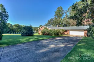 165 Fieldstone Farm Dr, Statesville, NC 28625 - Photo 2