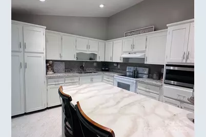 2202 16th Avenue NE, Hickory, NC 28601 - Photo 6