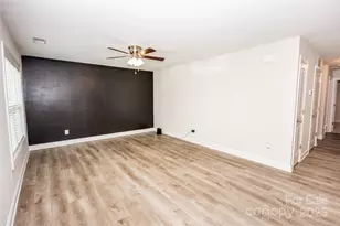 506 Broadway Ct, Statesville, NC 28677 - Photo 2