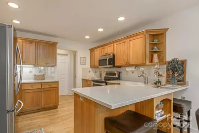 100 Bayberry Way, Hendersonville, NC 28739 - Photo 16
