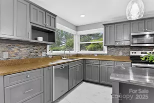 3127 N Center St, Hickory, NC 28601 - Photo 10