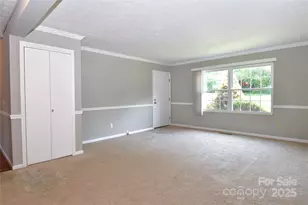 35 Capri Ln, Hendersonville, NC 28791 - Photo 2