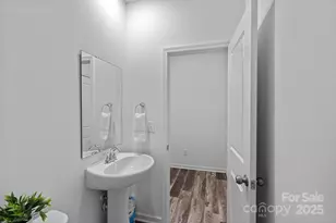 724 N Kelly St, Statesville, NC 28677 - Photo 8