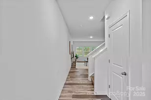 724 N Kelly St, Statesville, NC 28677 - Photo 2