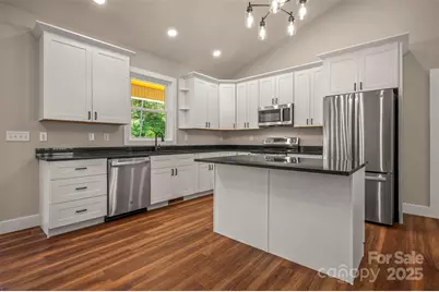 19 Keene Street, Hendersonville, NC 28792 - Photo 12