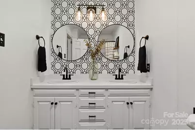 601 Pennell Street NE, Lenoir, NC 28645 - Photo 8