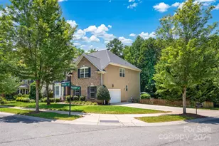 10104 Treetop Ln, Cornelius, NC 28031 - Photo 4