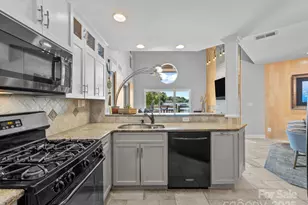 17925 Kings Point Dr, Cornelius, NC 28031 - Photo 12