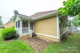 1303 Hyde Park Dr, Asheville, NC 28806 - Photo 14